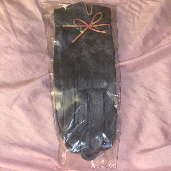 SHEIN embroidered suede gloves - Picture 4 of 9